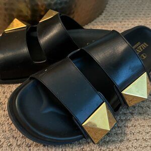 Valentino Gravavani One Stud Leather Slide Sandals